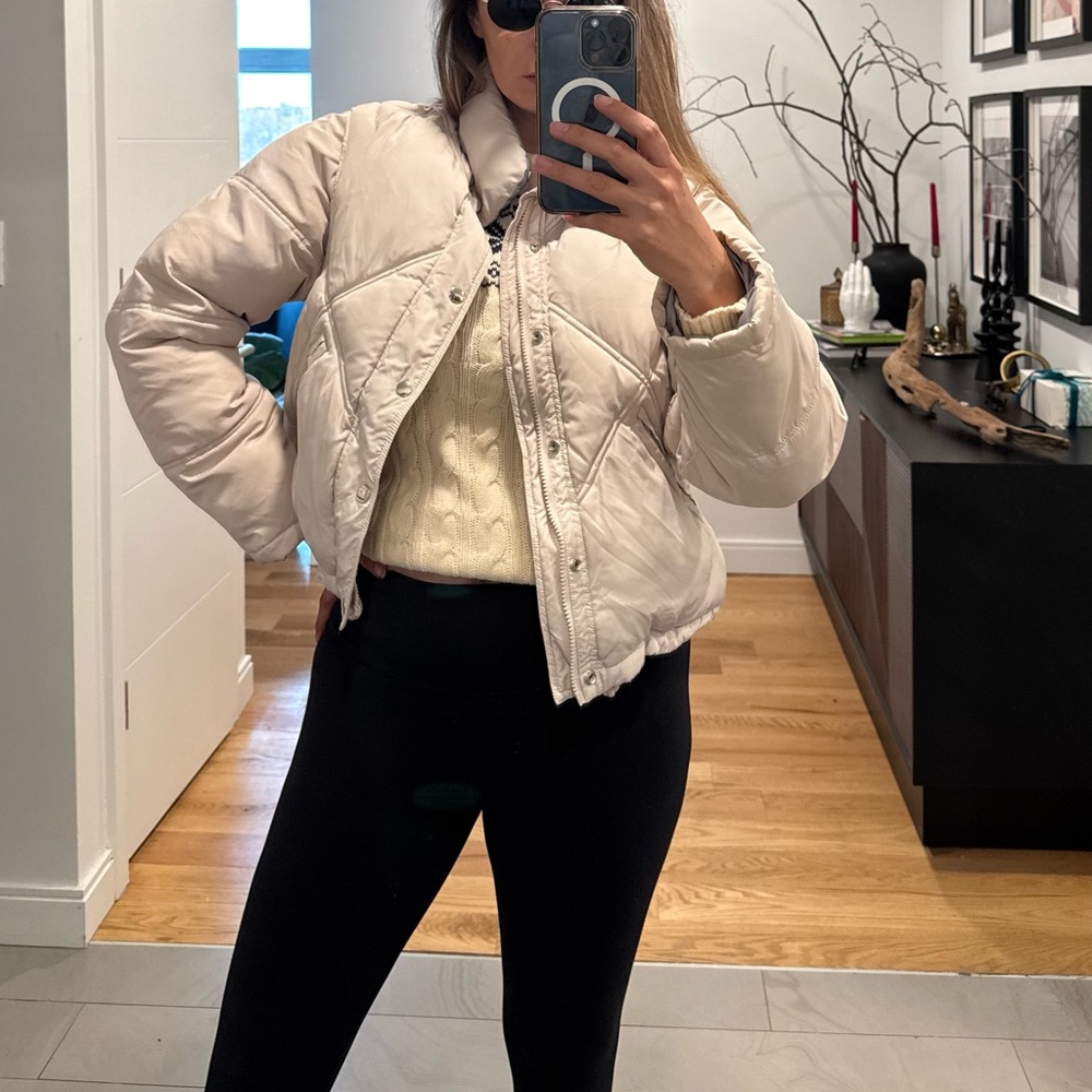 Elegant Women's Beige Puffer Jacket